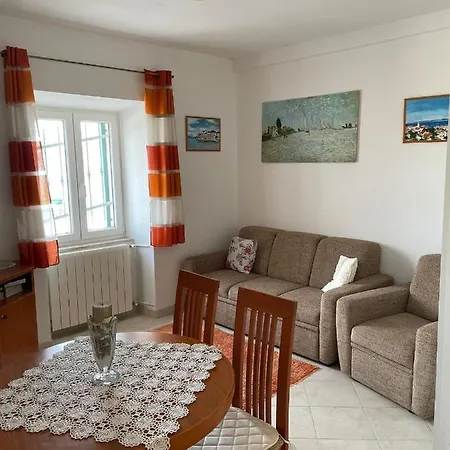 Ivica Apartment *